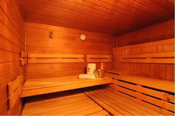 & Richard Held Ratisbona