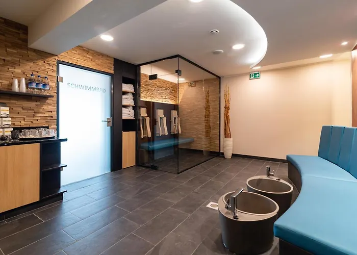 Hotel & Richard Held