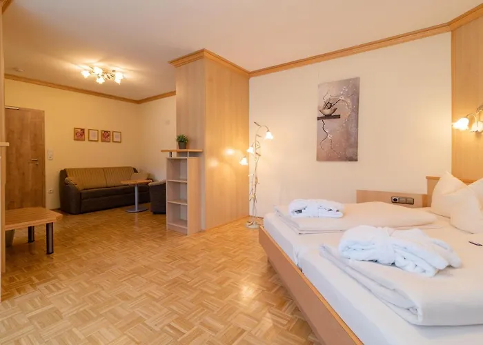 & Richard Held Ratisbona