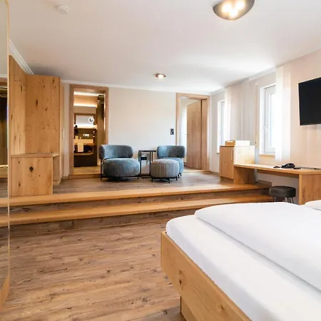 Hotel & Richard Held 4*