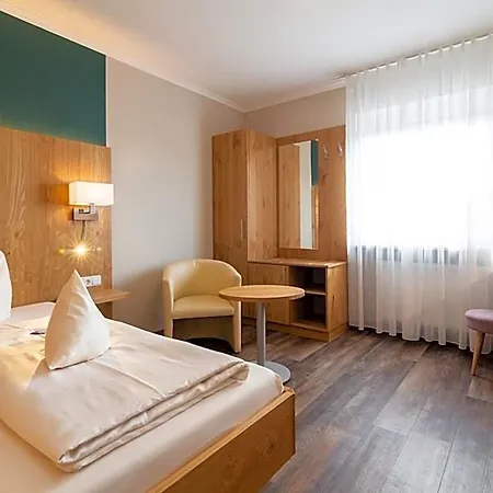 & Richard Held Hotel