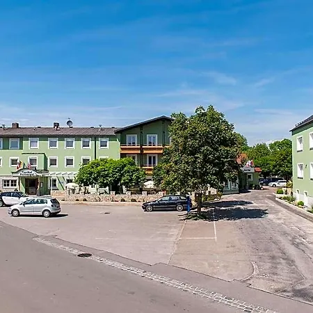 & Richard Held Hotel 4*
