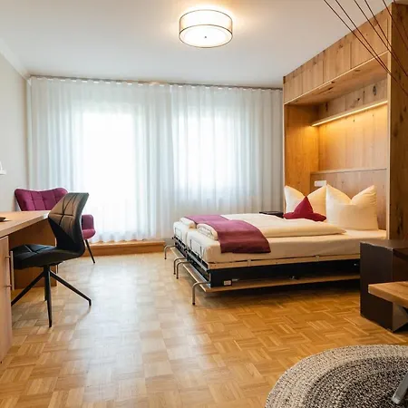Szálloda & Richard Held 4*