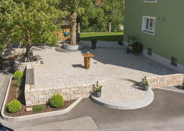 & Richard Held Regensburg