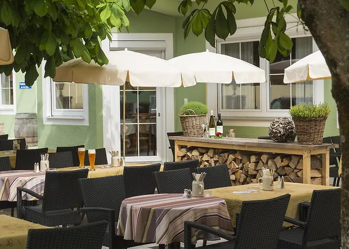 & Richard Held Szálloda