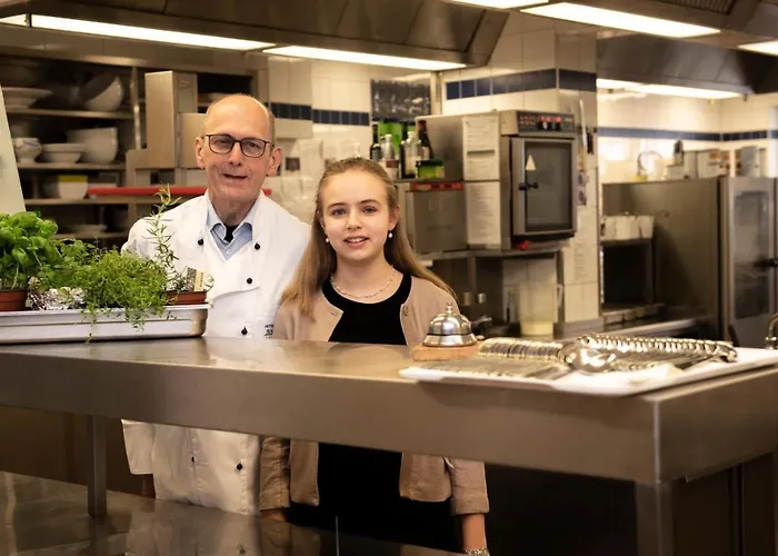 Szálloda & Richard Held