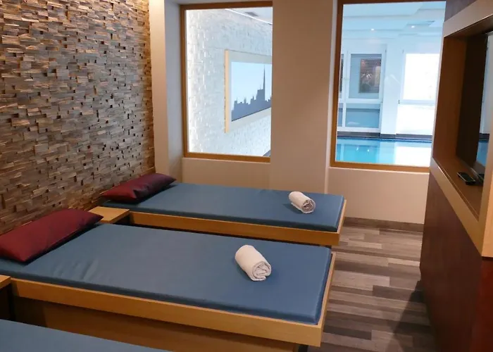 & Richard Held Regensburg