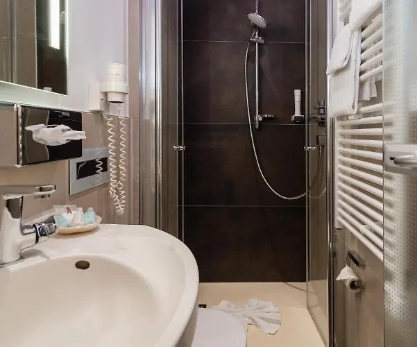 & Richard Held Szálloda